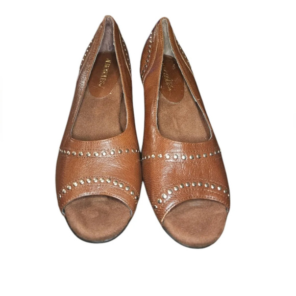 AEROSOLES Cognac brown leather open toe pumps. Gold studs. Size 7.5 - Picture 2 of 10